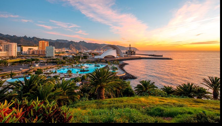 Cât costă o vacanţă în Tenerife, locul în care Klaus Iohannis îşi petrece concediul