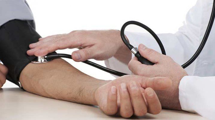 10 semne ca ai tensiunea mică şi ce tratament să aplici