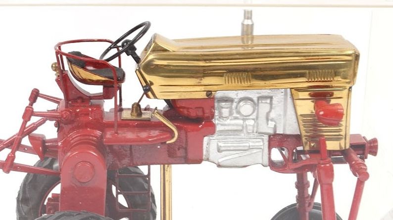 Tractoraşul lui Ceauşescu, vândut pe bani grei (GALERIE FOTO)