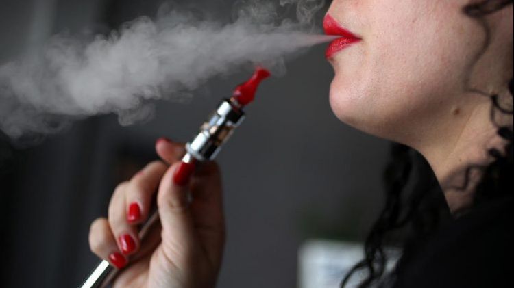 Efectul neaşteptat al ţigărilor electronice. Creşte riscul unei afecţiuni serioase!