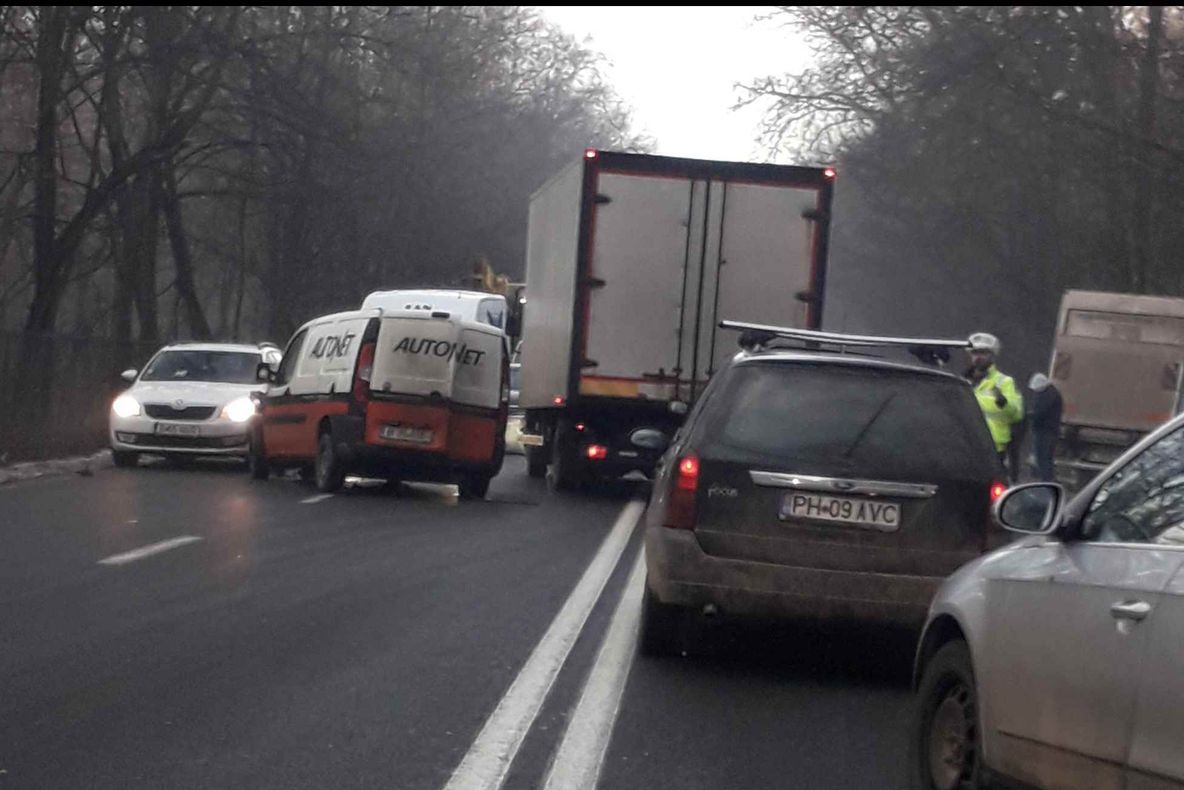 Accident cu trei maşini la ieşirea din Voluntari