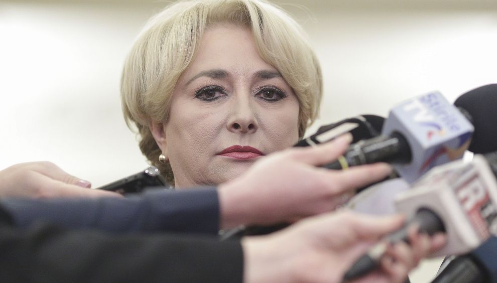"Din fruntea Guvernului, nu își poate ascunde goliciunea". Viorica Dăncilă, răpusă de "imunoglobină"