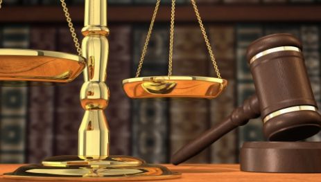 Guvernul împinge Justiția spre blocaj total printr-un atac direct la dreptul la apărare. Uniunea Barourilor critică "ordonanța-trenuleț"