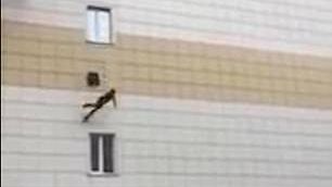 Copilul care a scăpat din infernul din Kemerovo a aflat vestea cumplită când s-a trezit la spital