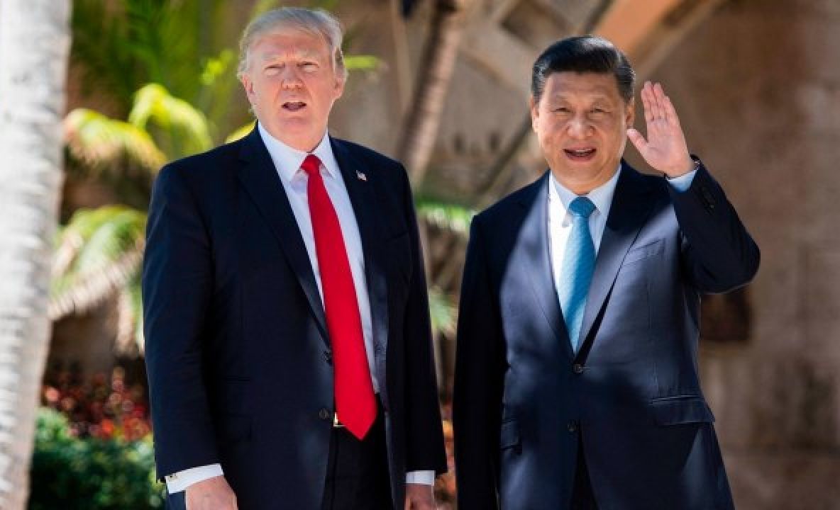 Printre glume, Trump laudă pasul făcut de liderul Chinei spre dictatură