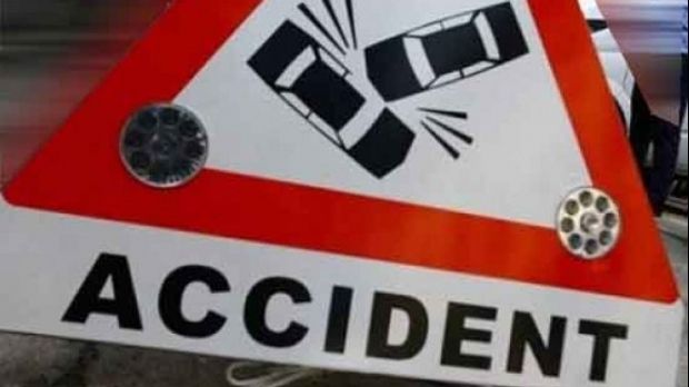 Accidente la indigo, la câteva ore distanță. Încă o mașină s-a răsturnat pe DN 17C și a căzut în râu