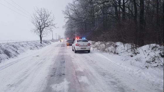 Impact violent între două autoturisme în județul Giurgiu. Două victime au fost rănite