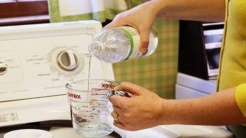 Cum scoţi mirosul de transpiraţie din jachete sau sacouri