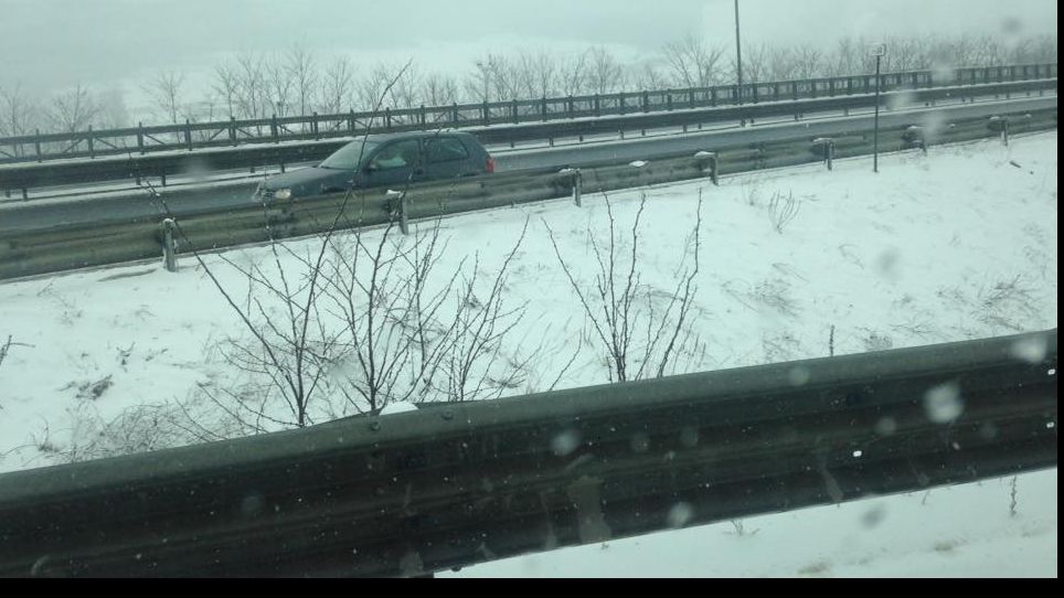 Un șofer a condus nestingherit pe contrasens pe autostrada A1. Norocul l-a părăsit la un moment dat