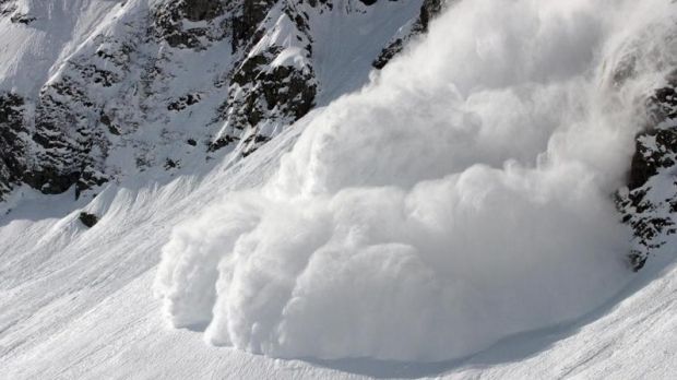 Avertizare de la salvamontişti: Risc crescut de avalanşă. Nu urcaţi pe munte