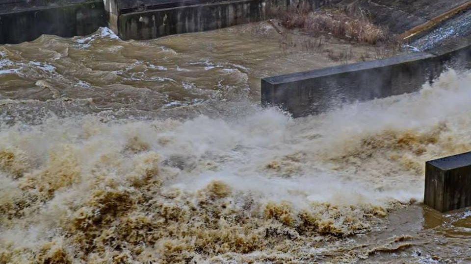 Imagini incredibile de pe DN 10. Barajul de la Siriu, aproapte de limita de umplere