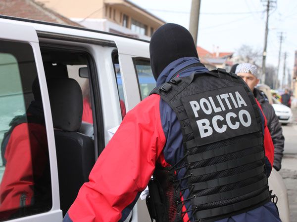 Comisar şef de la Crimă Organizată, hoţ în timpul liber. E acuzat că a furat o brăţară din Aeroport 