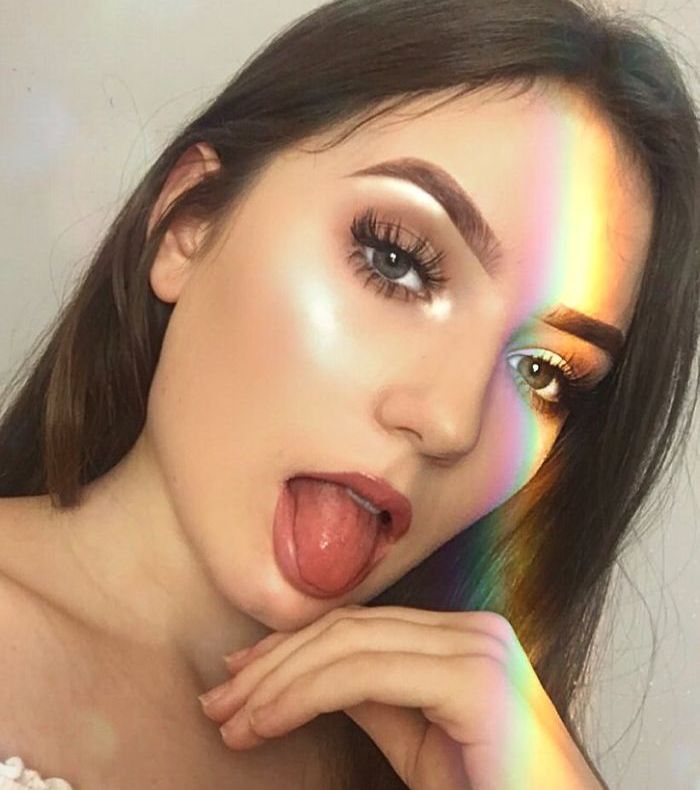 Când credeați că le-ați văzut pe toate a apărut noua tendință în machiaj. Imagini spectaculoase