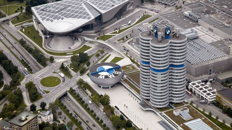 Percheziţii la două sedii BMW, în cadrul unei anchete privind folosirea de softuri ilegale