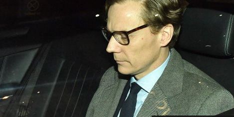 Scandalul Cambridge Analytica ia amploare. Şeful companiei, suspendat