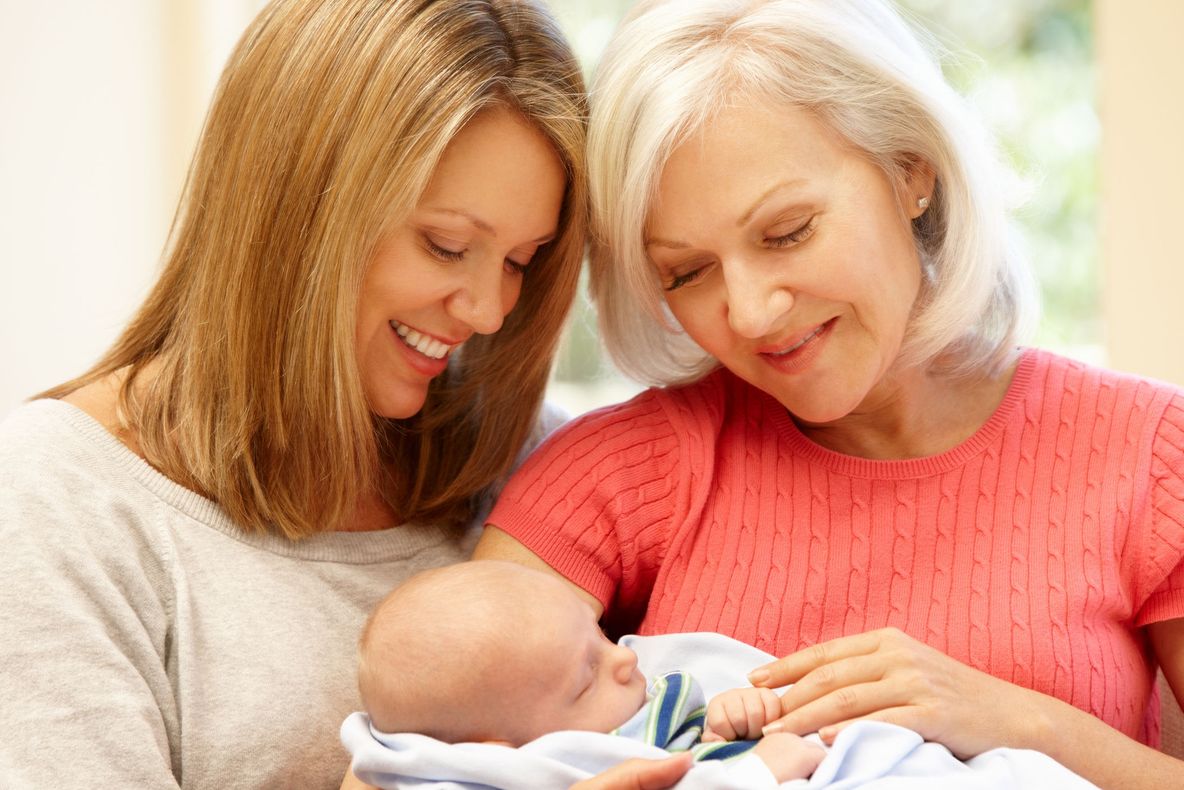 Concluzia oamenilor de știintă: bunica maternă este cel mai important om din viața copilului        