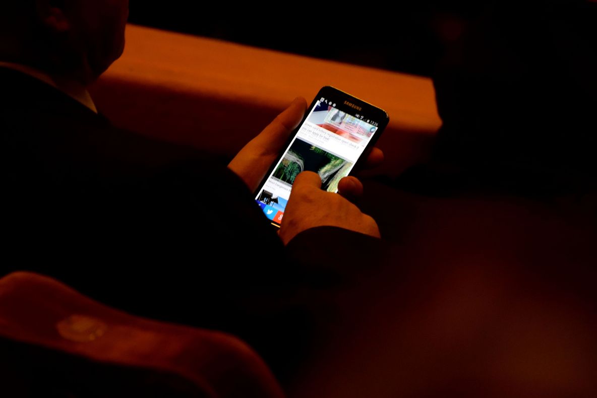 Ce nu s-a văzut la TV din congresul PSD. Bustul lui Ilan Laufer, vedeta femeilor din partid