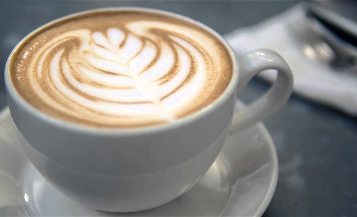 Alertă în România. Otrava la ceașcă servită clienților de marile fast fooduri