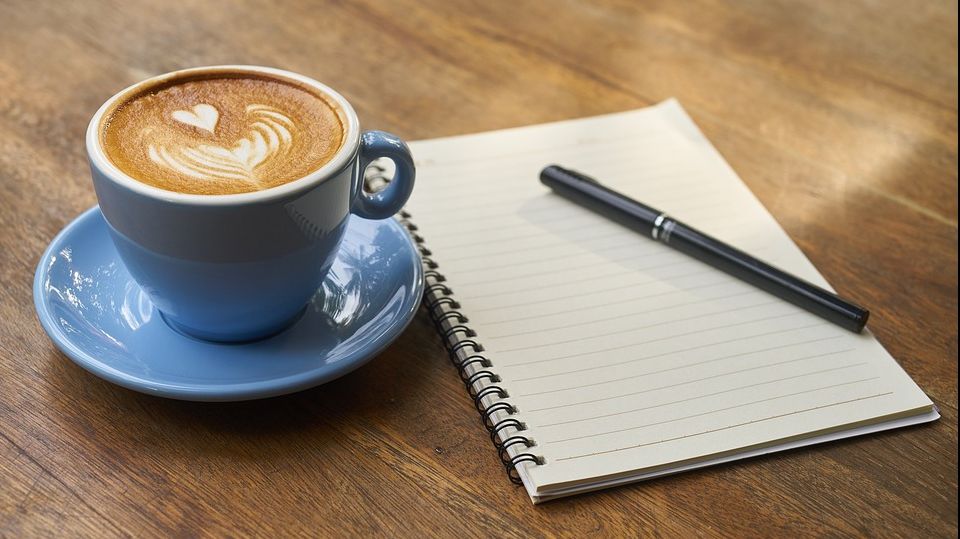 Descoperire surprinzătoare. Cum influențează culoarea cănii gustul cafelei