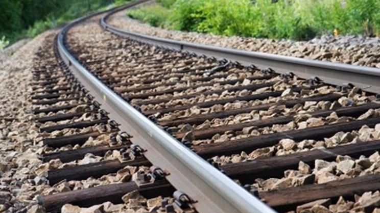 V-aţi întrebat vreodată de ce căile ferate sunt umplute cu pietre ascuţite? Secretul s-a aflat