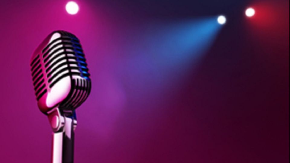 O cunoscută cântăreață din România a ajuns pe perfuzii. Iată ce a pățit artista