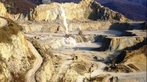 Accident de muncă mortal în Bistrița. Un bărbat a fost strivit de un utilaj