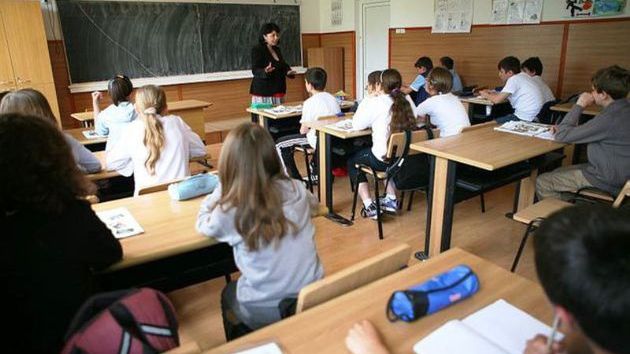 Incident extrem de grav într-o școală din județul Sibiu: Eleve bătute cu biciul în clasă. VIDEO