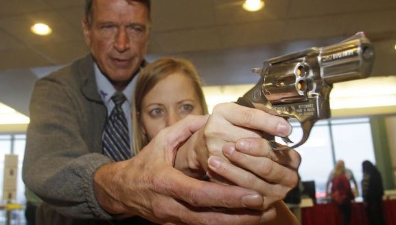 Nu e glumă. Casa Albă se implică în instruirea și înarmarea profesorilor din școlile americane