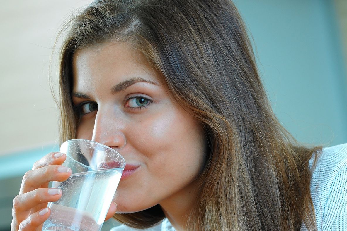 Dezavantajele dietei cu apă, unul dintre cele mai populare regimuri de slăbit