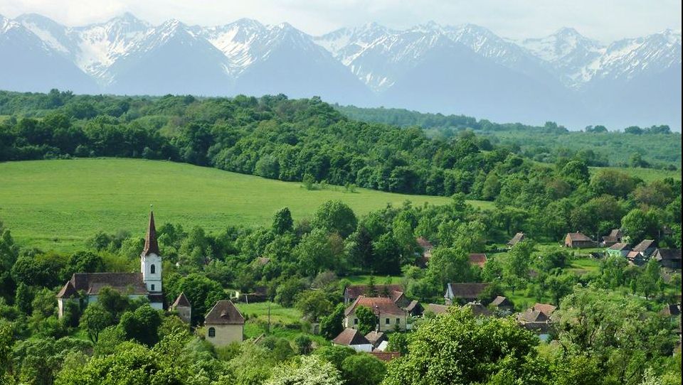 Locul din România unde o casă costă 2.000 de lei. Peisajul este mirific