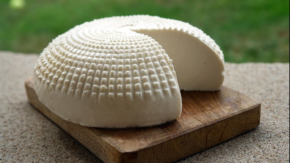 Nu mai consuma brânză dacă iei aceste medicamente