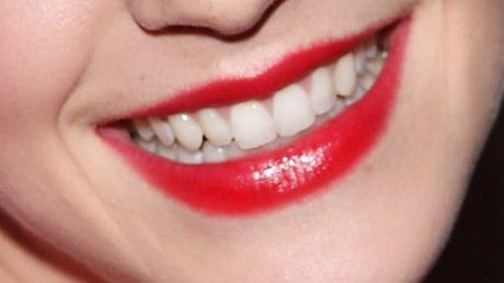 Cum arată femeia cu buzele perfecte. E o mare actriţă, foarte sexy