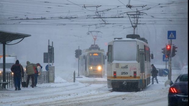Accident grav în București. Circulația tramvaiului 21, blocată