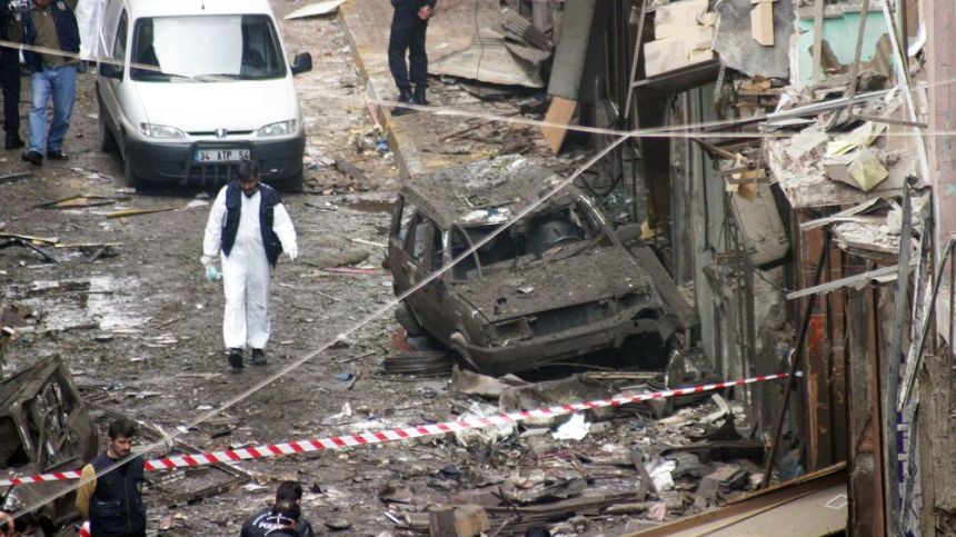 Atentat sinucigaş la Kabul: cel puţin 26 de morţi