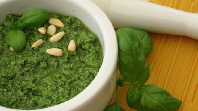 Aşa faci cea mai bună mâncărică de urzici. Ingredientul care-i dă tot gustul