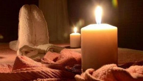 Un profesor din Iași s-a dus la un salon de masaj erotic și a dat peste eleva lui, de 15 ani