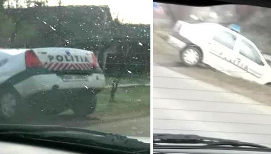 O mașină de poliție a ajuns în șanț 