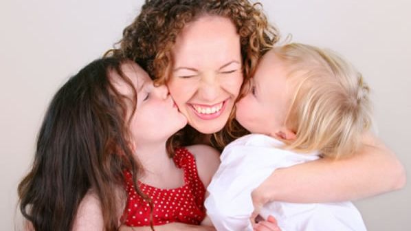 Pe 8 MARTIE sărbătorim Ziua Femeii! Când este, de fapt, Ziua Mamei în România?