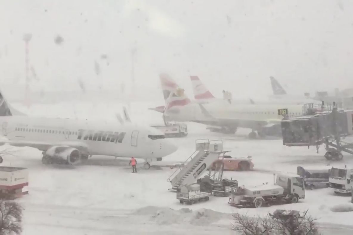 Mai multe curse anulate pe aeroportul Otopeni. Situaţia tuturor zborurilor în timp real