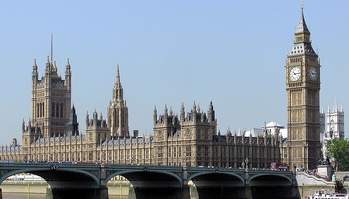 "Vorbiți o singură limbă, engleza! Trebuie impusă o dată". Anunțul care pune pe jar Marea Britanie