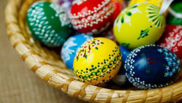 Paşte fericit sau Paşti fericit? Cum este, de fapt, corect?