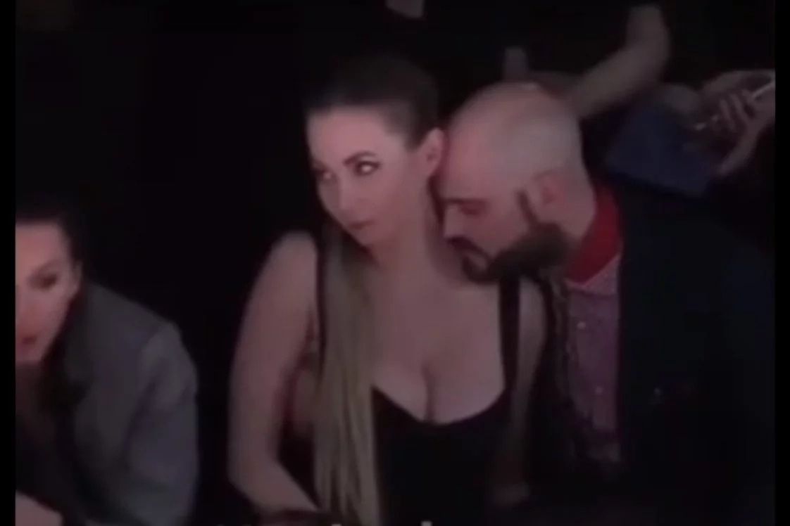 O vedetă pop din Rusia, prinsă în timp ce făcea sex cu prezentatorul TV