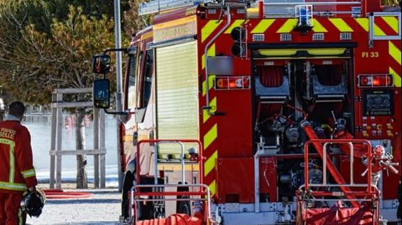 Incendiu puternic într-un bloc din București. Locatarii, evacuați