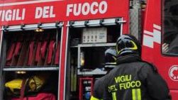 Incendiu violent în Ploiești: adolescentă rămasă captivă în apartament, după un atac de panică