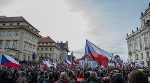 Mii de cehi în stradă, după ce un fost milliţian comunist a fost pus să verifice poliţia