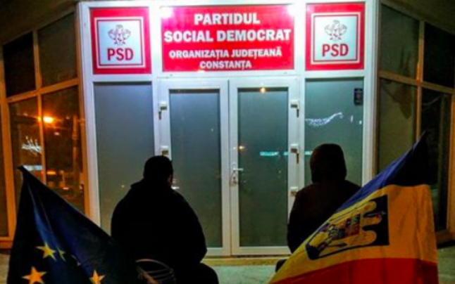 Ce a apărut în faţa sediului PSD Constanţa, pe 1 martie. Imaginea a devenit virală: Este din zăpadă