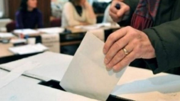 Mai mulţi alegători ruşi acuză că angajatorii îi presează să voteze şi să o dovedească