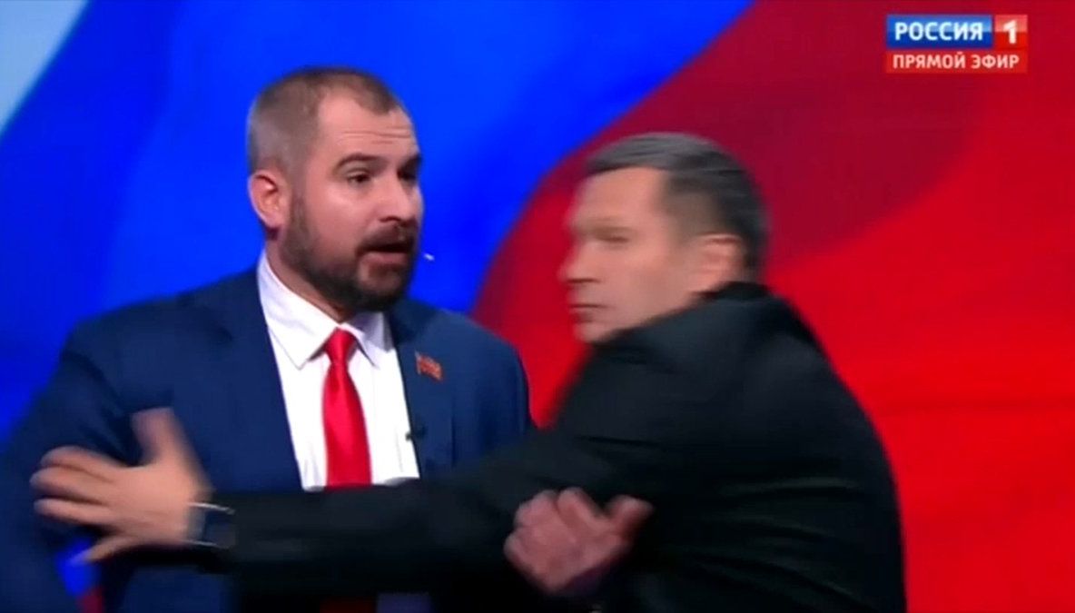 A sărit la bătaie în timpul unei emisiuni: "Îţí rup maxilarul!" (VIDEO)