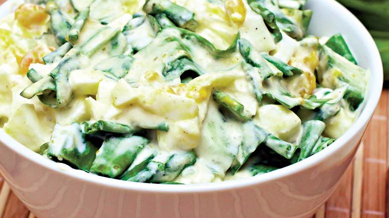 O reţetă inedită de primăvară. Cum se face salata de leurdă cu ou