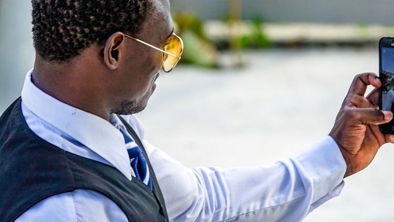 Val de operații estetice din cauza selfie-urilor. Medicii sunt exasperați